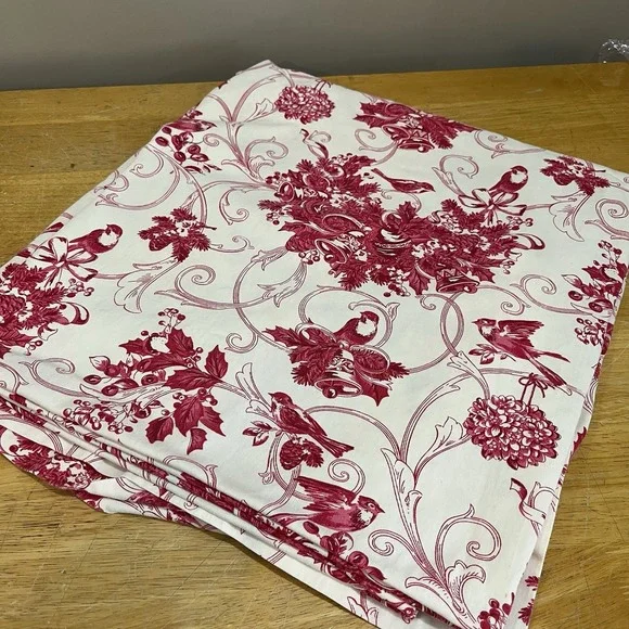 Zina‎ Vasi Red Holiday Toile Tablecloth Birds Bells Christmas Rectangle 70x90