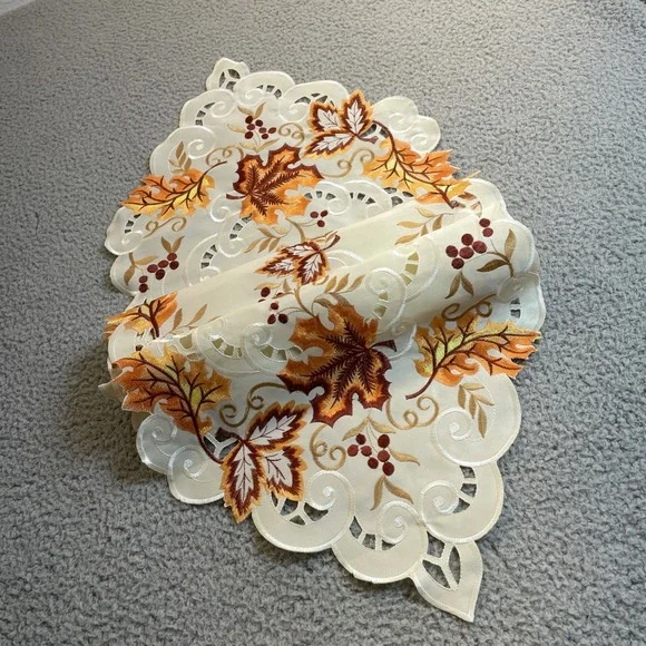 Table Runner Maple Leaf 15'' x 67'' Embroidery Traditional Holidays Thanksgiving