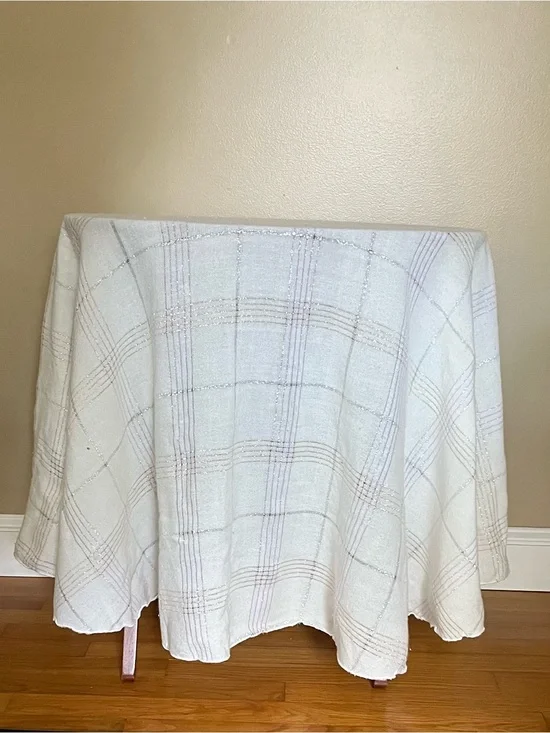 Classic White Plaid Tablecloth - Neutral Home