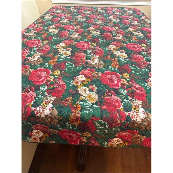 Floral Tablecloth in Red and Green