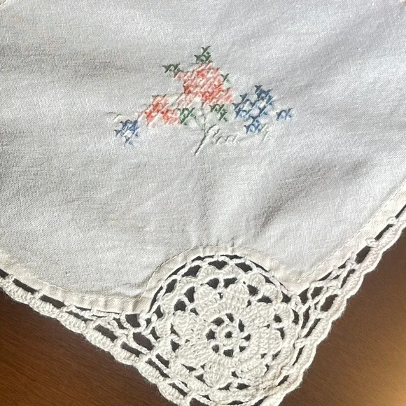 Vintage Square Tablecloth Cross Stitch Floral Crochet Lace Off White 39x42