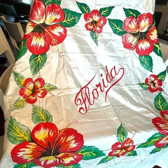 Gorgeous vintage Florida tablecloth, hibiscus flowers damask 50
