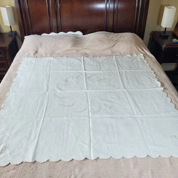 vtg cotton square tablecloth 50x49 Scalloped Rim Masjien Beige Embroidery‎