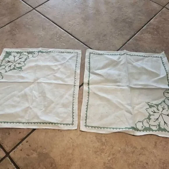 Vintage Green Cross-Stitch Embroidered Napkins - Set of 2