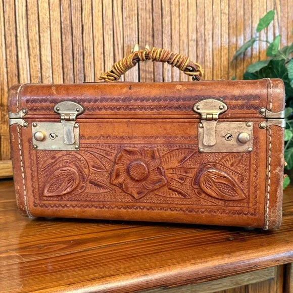 Flores Hand Tooled Leather Train Case Women Med Tan Good Vintage Floral Mexico