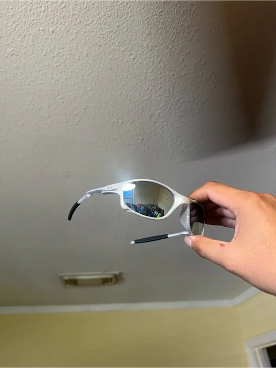 Sporty Silver Mirrored Sunglasses Oakley