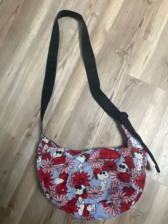 Baggu peanuts crescent bag