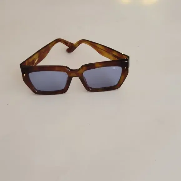 DEZI Switch Tortoiseshell Rectangular Sunglasses with Blue Tinted Lenses