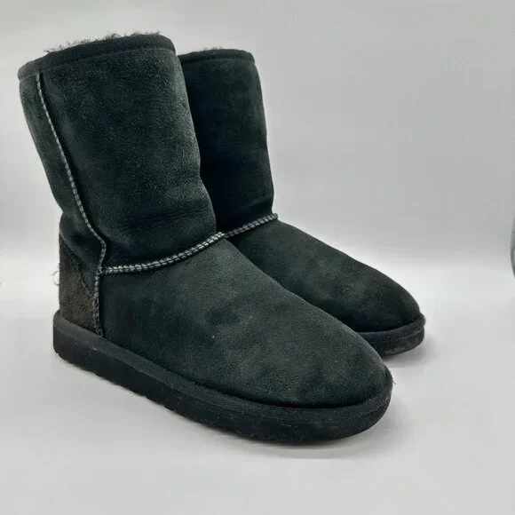 UGGs kids  Black Shearling Classic short waterproof boots 5251  Sz 4
