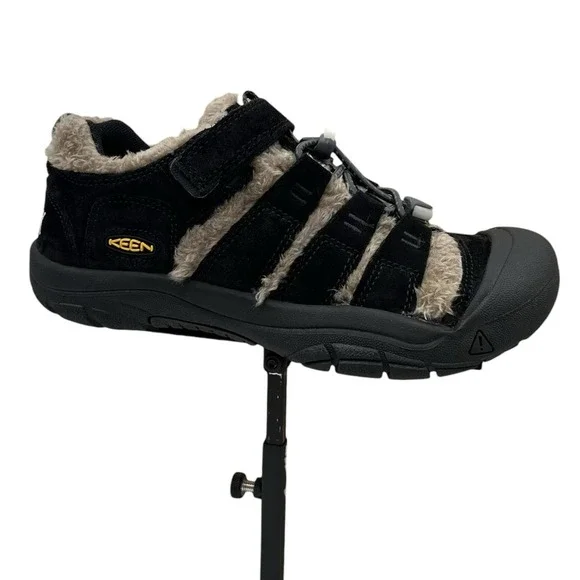 KEEN Youth Big Boys Girls Newport Suede Cozy Shoes Size 1 Black Slip-on Bungee