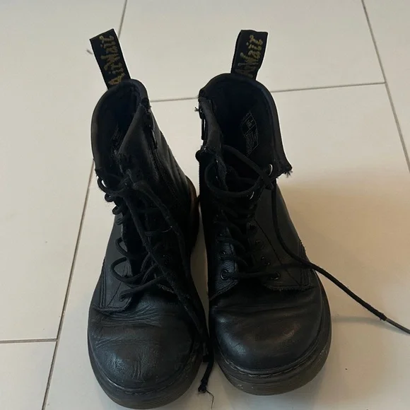 Doc martens Black Leather Lace-Up Boots kids 1