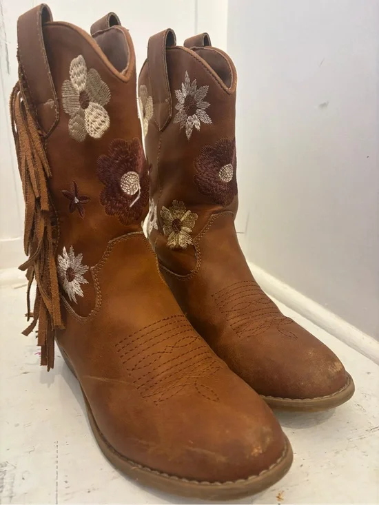 Girl’s Brown Floral Embroidered Fringe Western Boots