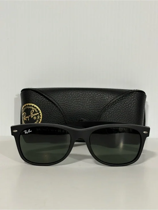 Ray-Ban New Wayfarer RB2132 622 Matte Black / G-15 Green Lenses (55mm)