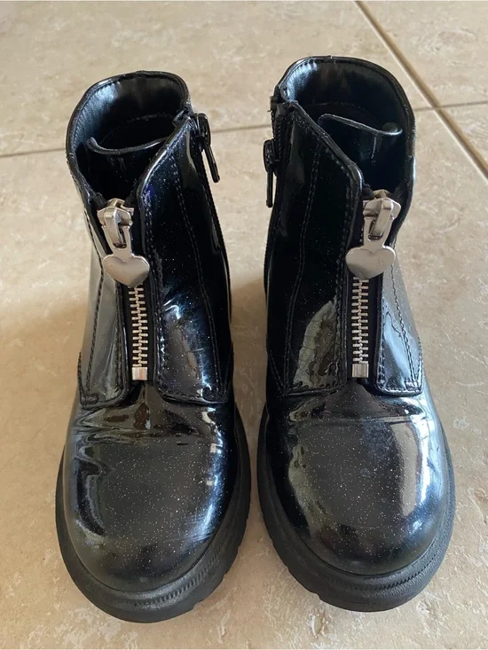Cat & Jack Black Patent Kids Zip Boots with Heart Pulls