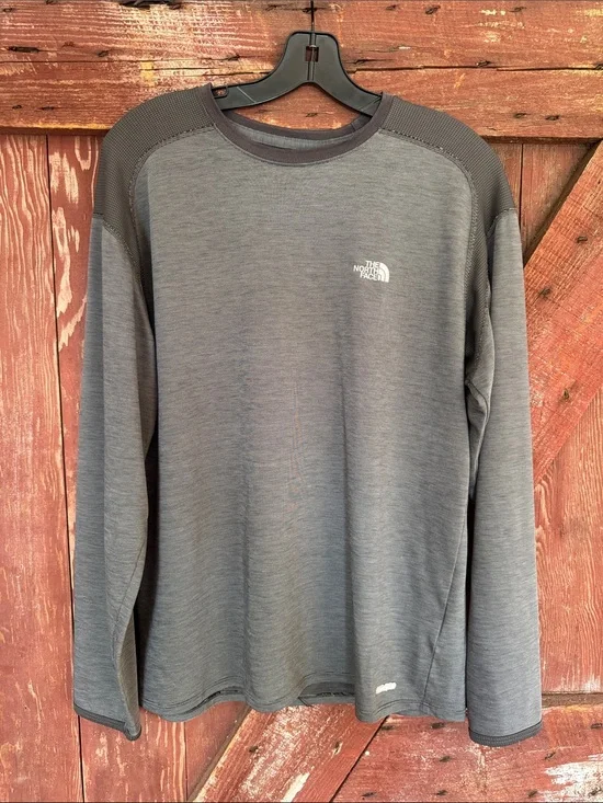 The North Face marled gray waffle inserts stretch athleisure shirt. Large.