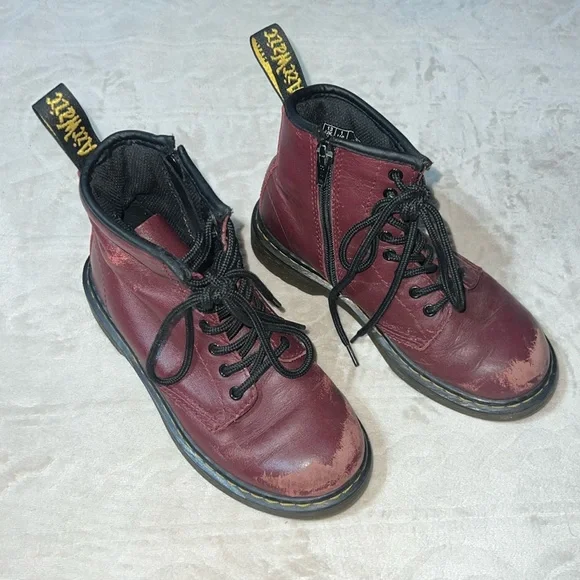 Girls size 1 Dr martens combat boots‎