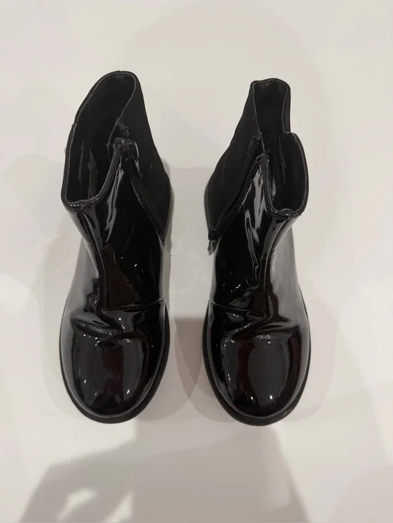 Girls Black Patent Leather-Look Ankle Boots with Pearl Buttons Side Zip