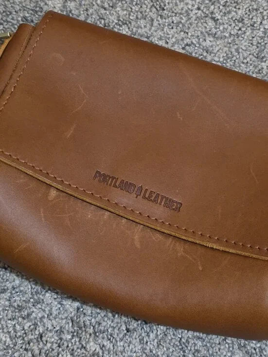 Portland Leather Women's Metro Tan Leather Crossbody Bag