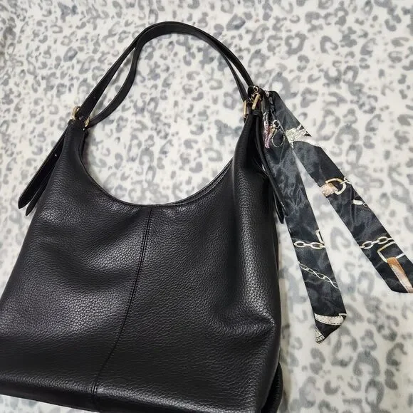 tote bags Size 15x10x5 Black Shoulder bag.   New