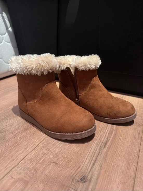 Cat & Jack Girls' Faux-Suede Fur-Trim Winter Boots - Tan