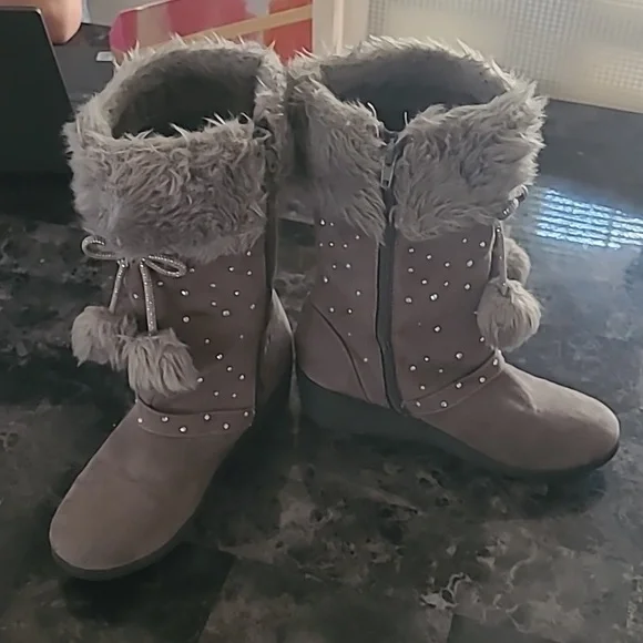 Piper Girls size 5 gray faux suede faux fur sparkly sassy bling tall boots