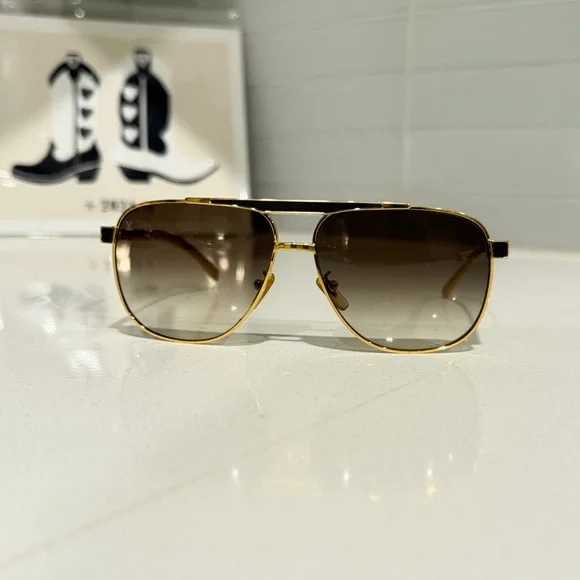 Louis Vuitton Gold Frame Brown Gradient Aviator Sunglasses