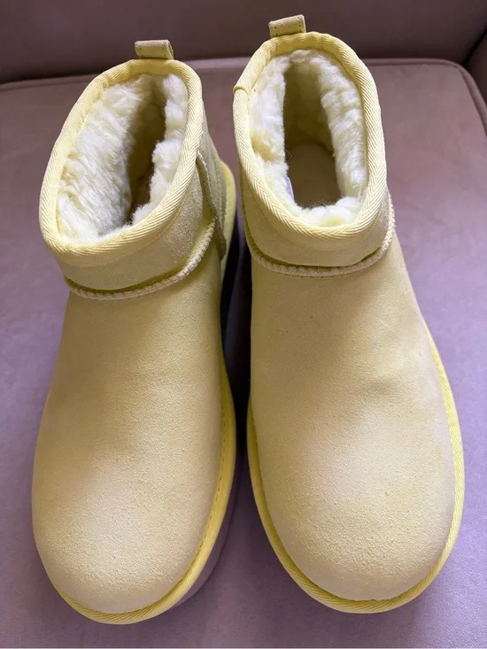 UGG Kids Yellow Shearling-Lined Short Boots