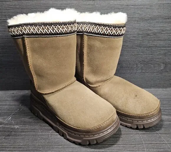 UGG Classic Short Trailgazer Boot Kids Sz 12 CHE Chestnut 1157694K