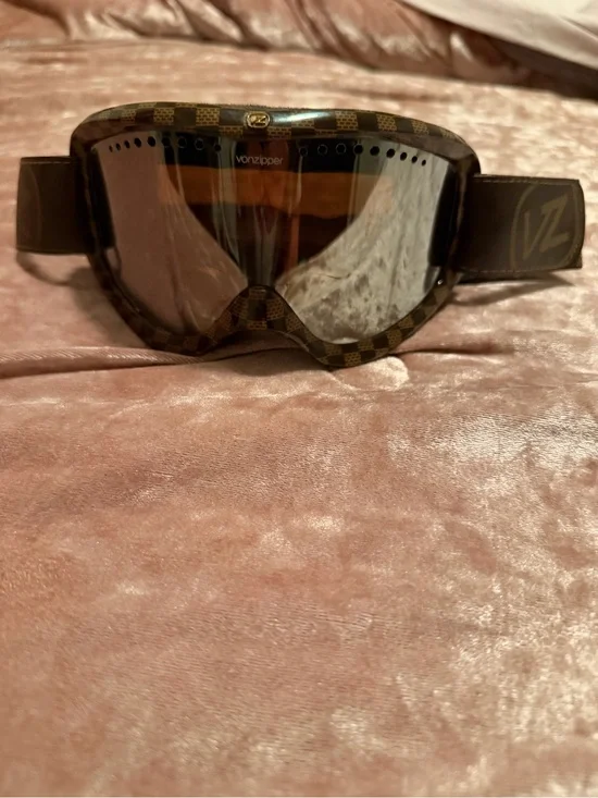 VonZipper Vintage checker-pattern model