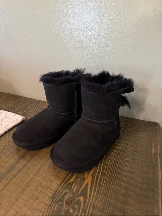 UGG Kid’s Mini Bailey Bow