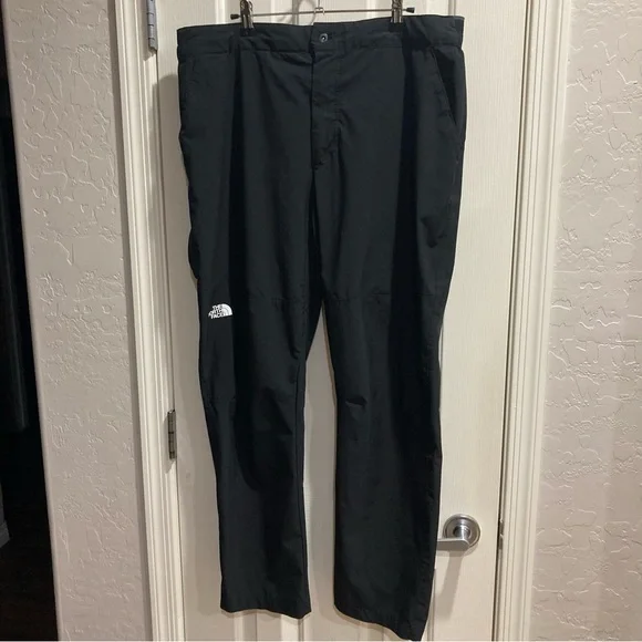 The North Face Men’s Black UPF 40+ Pants Size 38x30
