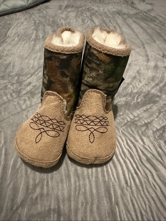 5/$25 Magellan baby boots