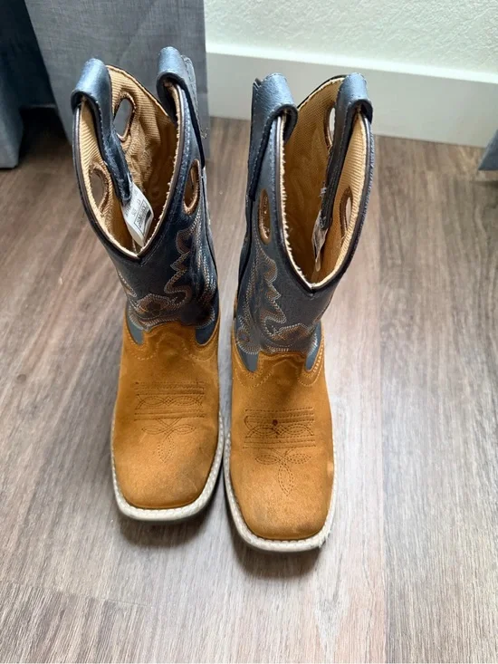 Two-Tone Western Cowboy Boots — Tan Suede & Dark Navy Shaft