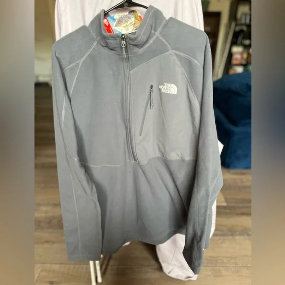 The North Face Men’s 1/2 Zip Jacket