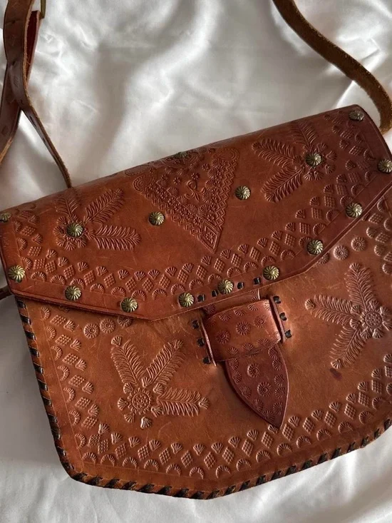 Vintage leather crossbody bag