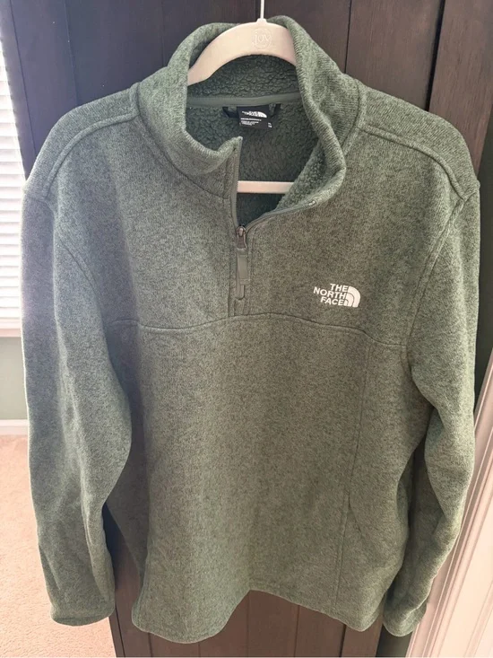 The North Face Men's Green Quarter-Zip Fleece Pullover