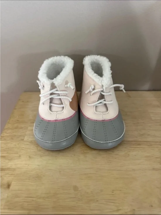 Carter’s Baby Girl Duck Boots Pink Gray Faux Fur Lined Winter Booties Infant