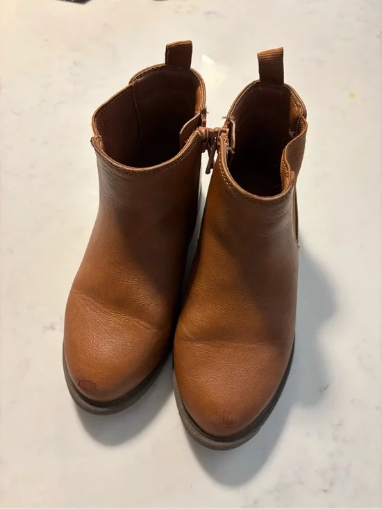 Cat & Jack Tan Pull-Tab Chelsea Boots for Kids