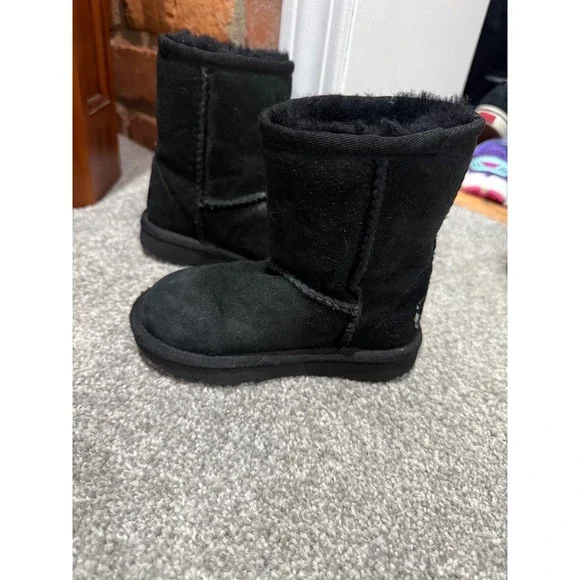 UGG Kids Classic Short II Suede Shearling Boots Black Size 8 Toddler