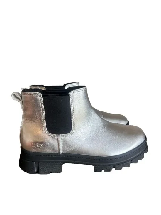 Ugg NEW Youth or Women’s Ashton Chelsea Shine Leather Boot Size 6 or 7#1130