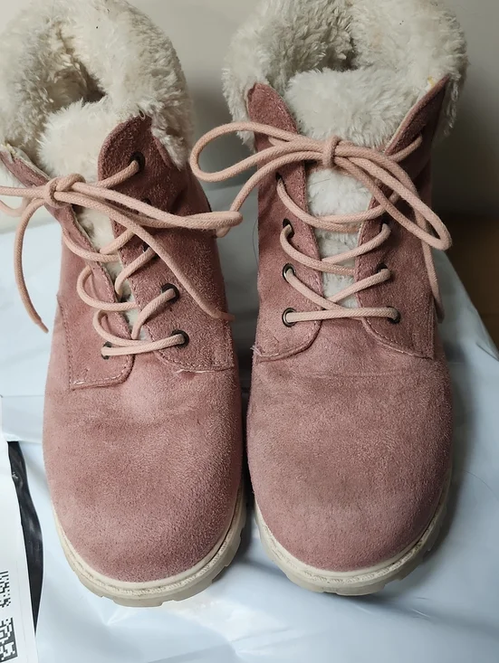 Cozy Plush Lined Lace-Up Boots in Dusty Pink Suede Girls  Size 5 Womens Size 7