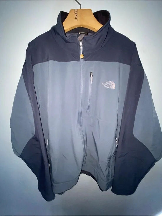 The North Face Men's Two-Tone lightweight Jacket