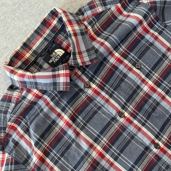 The North Face Mens XL Short Sleeve Plaid Button Down Shirt Blue Red White