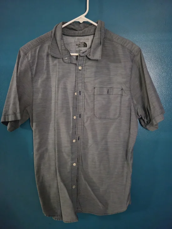 The North Face Men’s Short-Sleeve Button-Down Shirt — Heather Gray