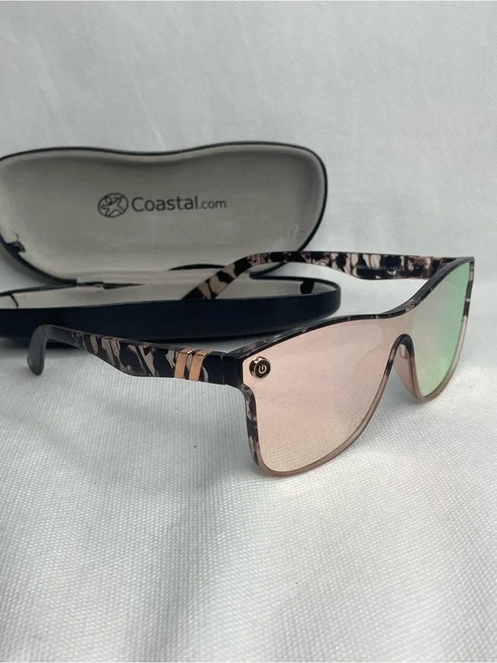 BLENDERS Millenia X2 Sunglasses Lion Heart Clear Champagne Power Button Edition