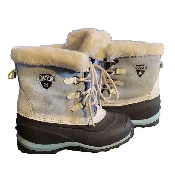 RANGER suede leather snow boots in powder blue suede. Women's size 3. Slight Dis