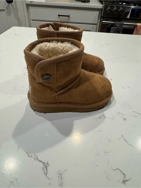 UGG Kids Jona boots in chestnut Toddler Size 7