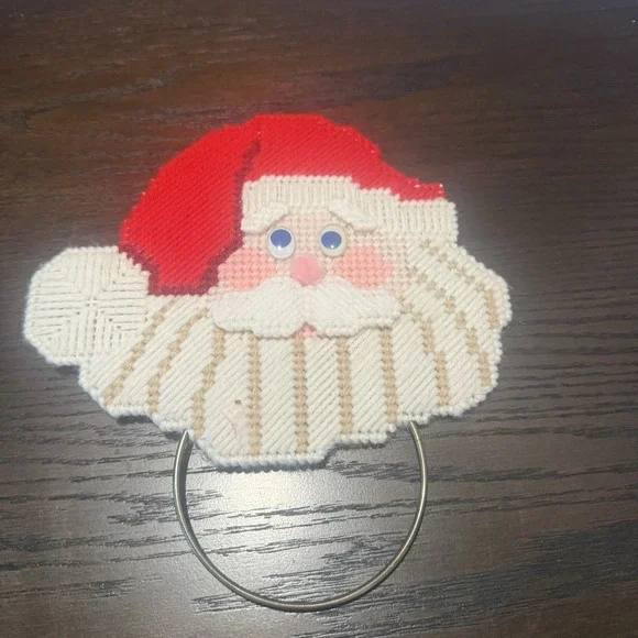Plastic Canvas Santa Claus Face Goldtone Towel Holder Christmas‎