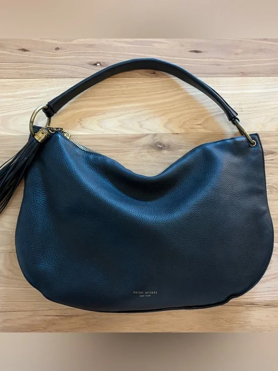 Henri Bendel large black pebbled leather zip top hobo bag VGUC