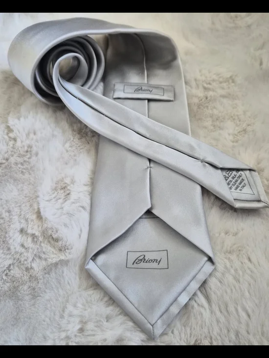 Luxury Brioni Italy 100% Silk Silver Gray Designer Necktie Mens Classic Elegant